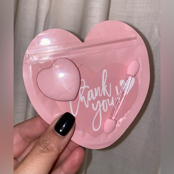 MAKE-UP FREEBIE FOR YOUR BUYERS BUNDLE - Picture 5 of 5